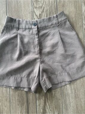 H&M Taupe High-Waist Pleat Front Tailored Shorts size 6